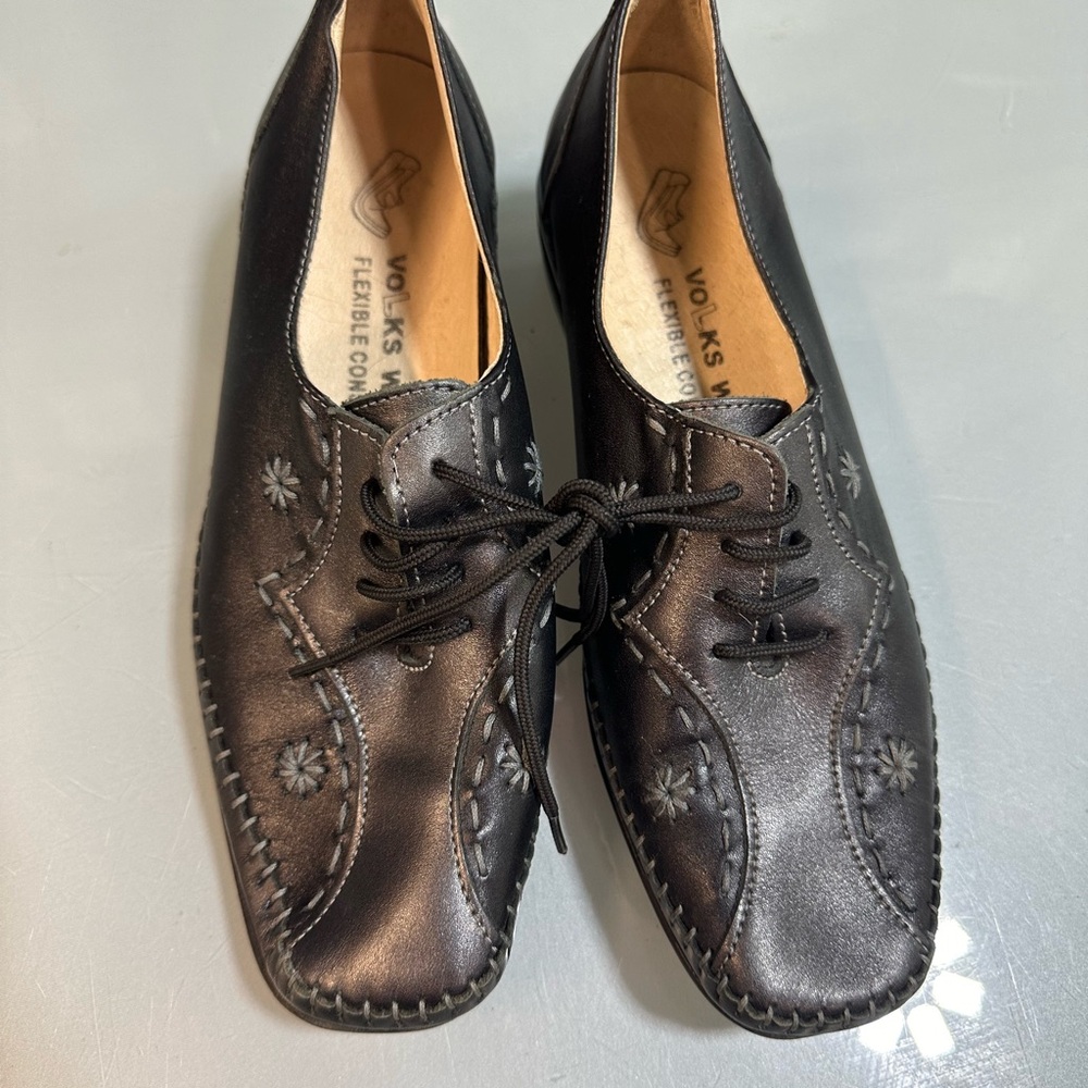 Genuine leather Volks lace up shoes size 7.5